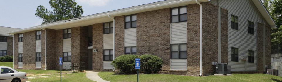 Class B/C apartment complex